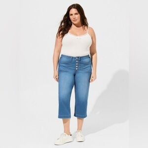 Torrid Cropped Wide Leg Lightweight Vintage Stretch High Rise Jeans